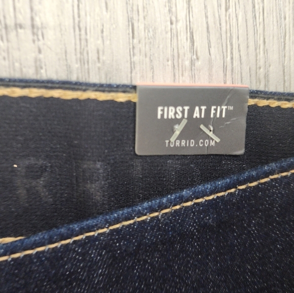 TORRID 30 TALL NEW W TAGS DARK FLARE DENIM⭐️DARK BLUE with Threading, AMAZING - Picture 4 of 7